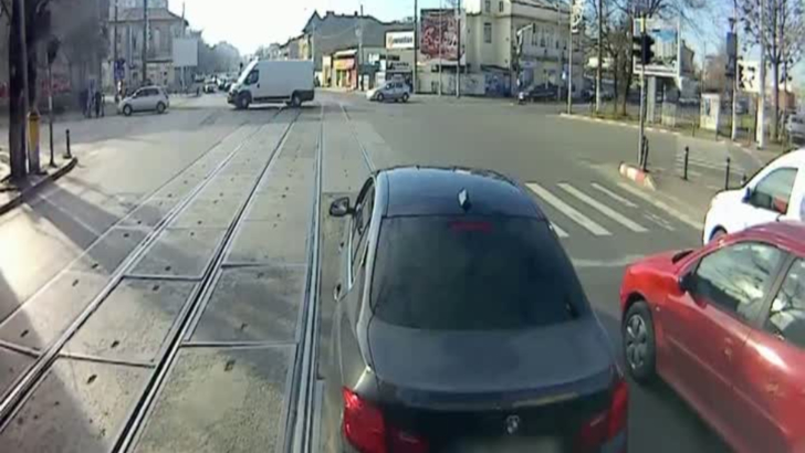 Dosar penal în cazul șicanării în trafic: șofer BMW vs. vatman STB